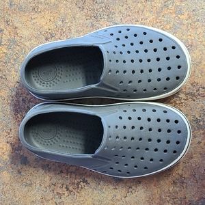 Native Miles Gray EVA Slip On Shoes child's size 10